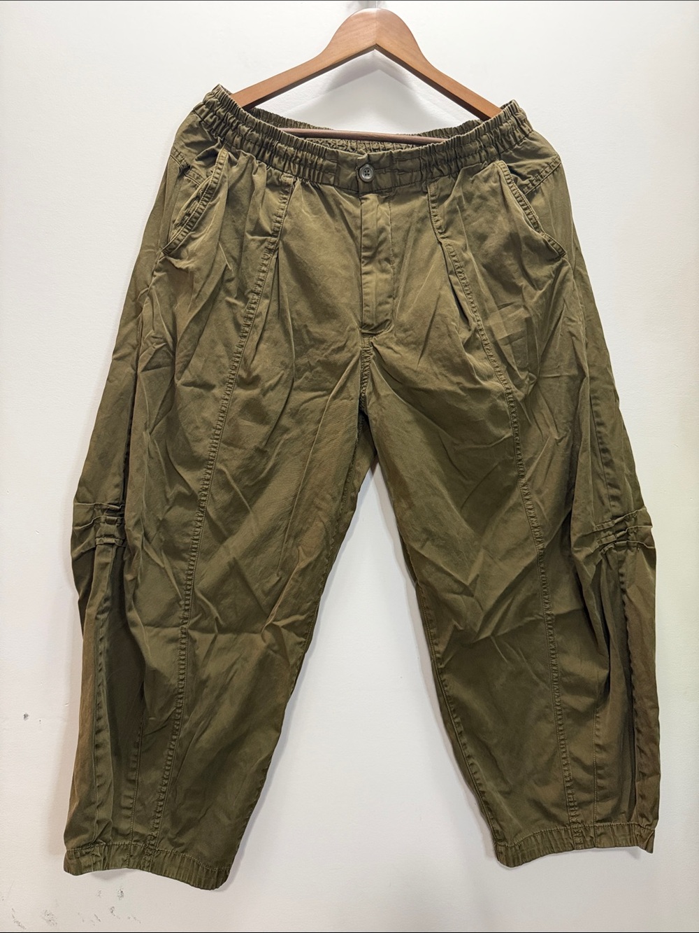 GAP Women’s Balloon Olive Cargo Pants with Elastic Waist Size M